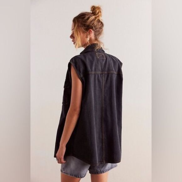 NWOT Free People Wild Dreams Denim Sleeveless Snap Button Shirt Midnight Wash M - Picture 2 of 13